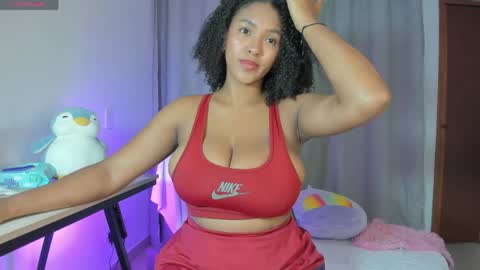 Snapshot of sweet_mia80 chatting on 04/15/26, 04:30 MIA online show from 04/15/26, 04:30