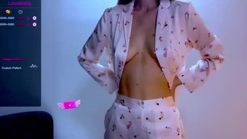 Mia online show from 09/12/25, 05:13
