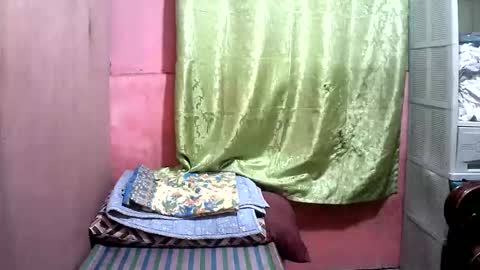 sweet_milkshake2004 online show from 10/08/25, 02:09