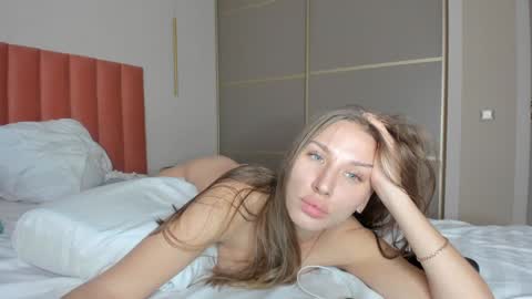 Snapshot of sweet_miss381 chatting on 12/29/24, 11:07 Sofi online show from 12/29/24, 11:07