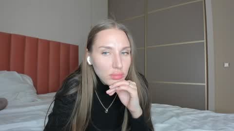 Snapshot of sweet_miss381 chatting on 12/31/24, 01:19 Sofi online show from 12/31/24, 01:19