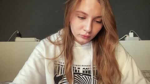 Emili online show from 12/08/24, 04:04