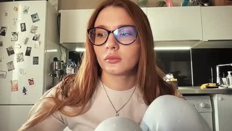 Emili online show from 01/30/25, 03:44