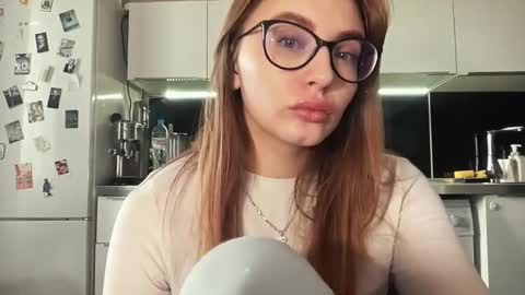 Emili online show from 02/04/25, 03:44