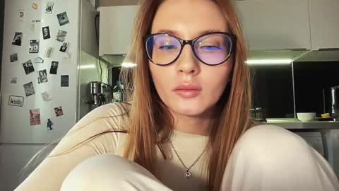 Emili online show from 02/10/25, 06:31