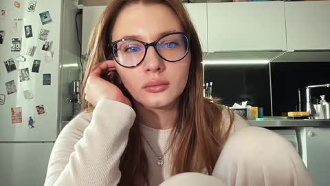 Emili online show from 02/16/25, 03:47