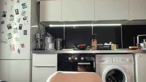 Emili online show from 02/16/25, 06:54