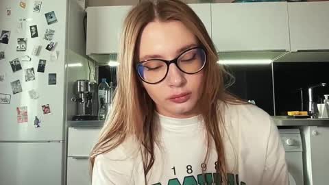 Emili online show from 03/07/25, 04:46