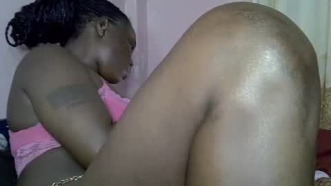 Snapshot of sweet_monalisa93 chatting on 11/21/25, 07:01 Lisa online show from 11/21/25, 07:01