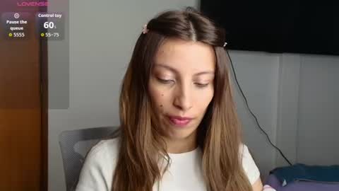 sweet_moon_v_ online show from 06/17/26, 03:20