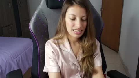 sweet_moon_v_ online show from 07/23/26, 05:22