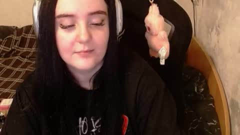 Snapshot of sweet_my_dream chatting on 09/15/25, 04:18 sweet_my_dream online show from 09/15/25, 04:18