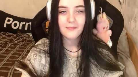 Snapshot of sweet_my_dream chatting on 11/11/25, 06:30 sweet_my_dream online show from 11/11/25, 06:30