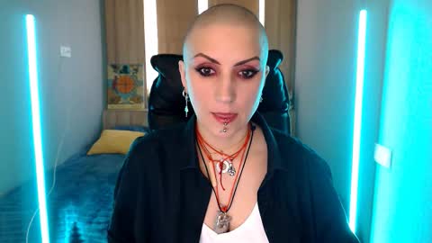 Snapshot of sweet_n_strong chatting on 03/25/26, 11:38 sweet_n_strong online show from 03/25/26, 11:38