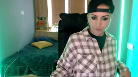 Snapshot of sweet_n_strong chatting on 04/14/26, 05:57 sweet_n_strong online show from 04/14/26, 05:57