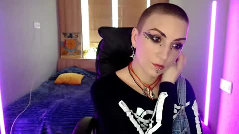 Snapshot of sweet_n_strong chatting on 04/22/26, 11:01 sweet_n_strong online show from 04/22/26, 11:01