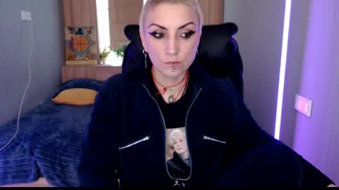 Snapshot of sweet_n_strong chatting on 05/15/26, 11:39 sweet_n_strong online show from 05/15/26, 11:39