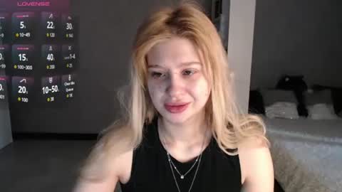 sweet_nicole_333 online show from 10/16/25, 06:36