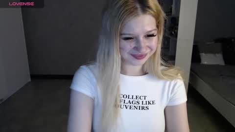 sweet_nicole_333 online show from 10/23/25, 11:31