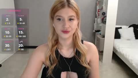 Snapshot of sweet_nicole_333 chatting on 11/10/25, 10:25 sweet_nicole_333 online show from 11/10/25, 10:25