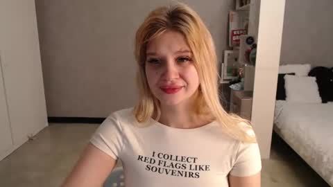 Snapshot of sweet_nicole_333 chatting on 11/26/25, 07:31 sweet_nicole_333 online show from 11/26/25, 07:31