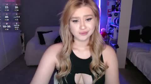 Snapshot of sweet_nicole_333 chatting on 03/13/26, 01:29 sweet_nicole_333 online show from 03/13/26, 01:29