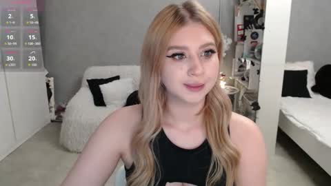 Snapshot of sweet_nicole_333 chatting on 03/19/26, 09:13 sweet_nicole_333 online show from 03/19/26, 09:13