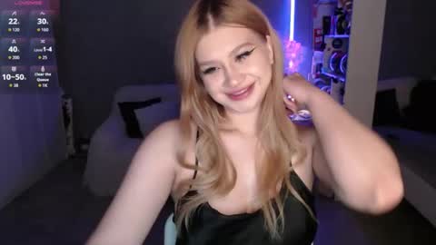Snapshot of sweet_nicole_333 chatting on 03/21/26, 03:26 sweet_nicole_333 online show from 03/21/26, 03:26