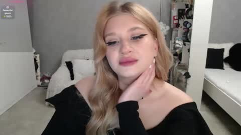 Snapshot of sweet_nicole_333 chatting on 03/28/26, 09:20 sweet_nicole_333 online show from 03/28/26, 09:20