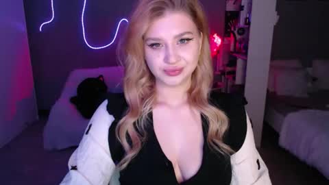 Snapshot of sweet_nicole_333 chatting on 05/17/26, 03:08 sweet_nicole_333 online show from 05/17/26, 03:08