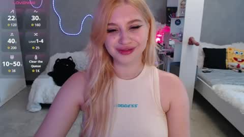sweet_nicole_333 online show from 08/05/26, 11:13