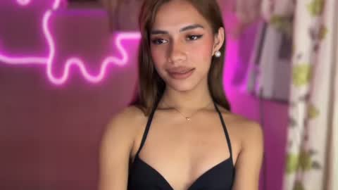 Snapshot of sweet_nikki03 chatting on 09/26/25, 08:57 sweet_nikki03 online show from 09/26/25, 08:57