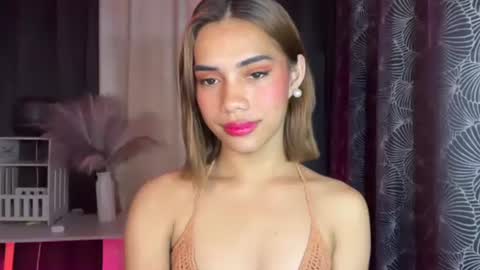 Snapshot of sweet_nikki03 chatting on 11/02/25, 03:25 sweet_nikki03 online show from 11/02/25, 03:25