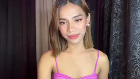 Snapshot of sweet_nikki03 chatting on 12/18/25, 06:03 sweet_nikki03 online show from 12/18/25, 06:03