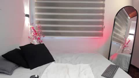 Snapshot of sweet_obsession__ chatting on 09/18/25, 08:33 Sweet Obsession online show from 09/18/25, 08:33