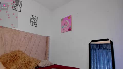 Snapshot of sweet_p_ chatting on 09/23/25, 03:48 Cristina online show from 09/23/25, 03:48