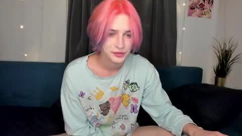 Snapshot of sweet_peach__ chatting on 09/18/25, 08:33 kira online show from 09/18/25, 08:33