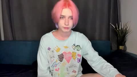 Snapshot of sweet_peach__ chatting on 09/20/25, 08:43 kira online show from 09/20/25, 08:43