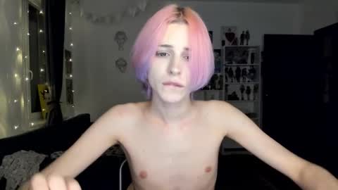 Snapshot of sweet_peach__ chatting on 10/19/25, 07:58 kira online show from 10/19/25, 07:58