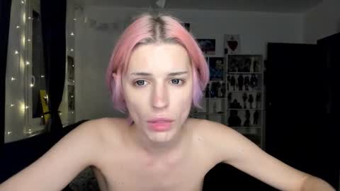 Snapshot of sweet_peach__ chatting on 10/20/25, 06:19 kira online show from 10/20/25, 06:19