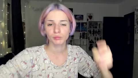 Snapshot of sweet_peach__ chatting on 10/22/25, 09:58 kira online show from 10/22/25, 09:58