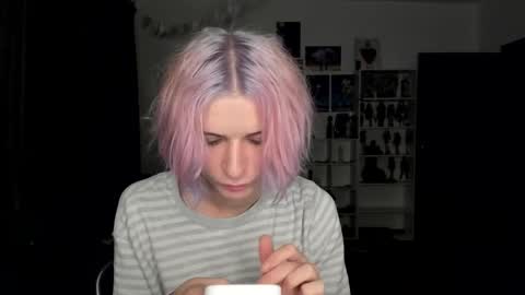 Snapshot of sweet_peach__ chatting on 10/24/25, 07:32 kira online show from 10/24/25, 07:32