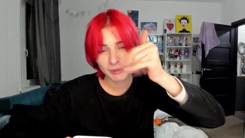 Snapshot of sweet_peach__ chatting on 11/14/25, 09:46 kira online show from 11/14/25, 09:46