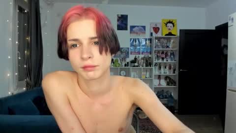 Snapshot of sweet_peach__ chatting on 11/28/25, 05:48 kira online show from 11/28/25, 05:48