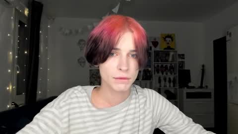 Snapshot of sweet_peach__ chatting on 11/30/25, 06:12 kira online show from 11/30/25, 06:12