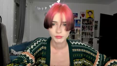 Snapshot of sweet_peach__ chatting on 12/14/25, 06:12 kira online show from 12/14/25, 06:12