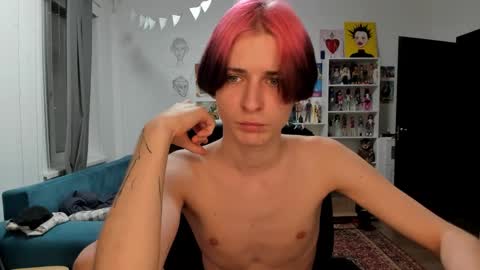 Snapshot of sweet_peach__ chatting on 12/16/25, 06:57 kira online show from 12/16/25, 06:57