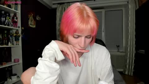 kira online show from 05/05/26, 08:28