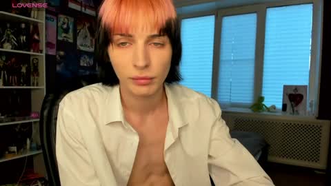 kira online show from 05/17/26, 06:15
