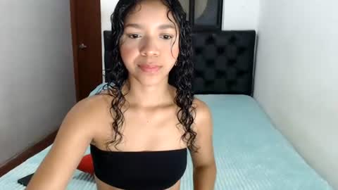 Snapshot of sweet_petite15 chatting on 06/12/26, 12:04 petite sweet online show from 06/12/26, 12:04